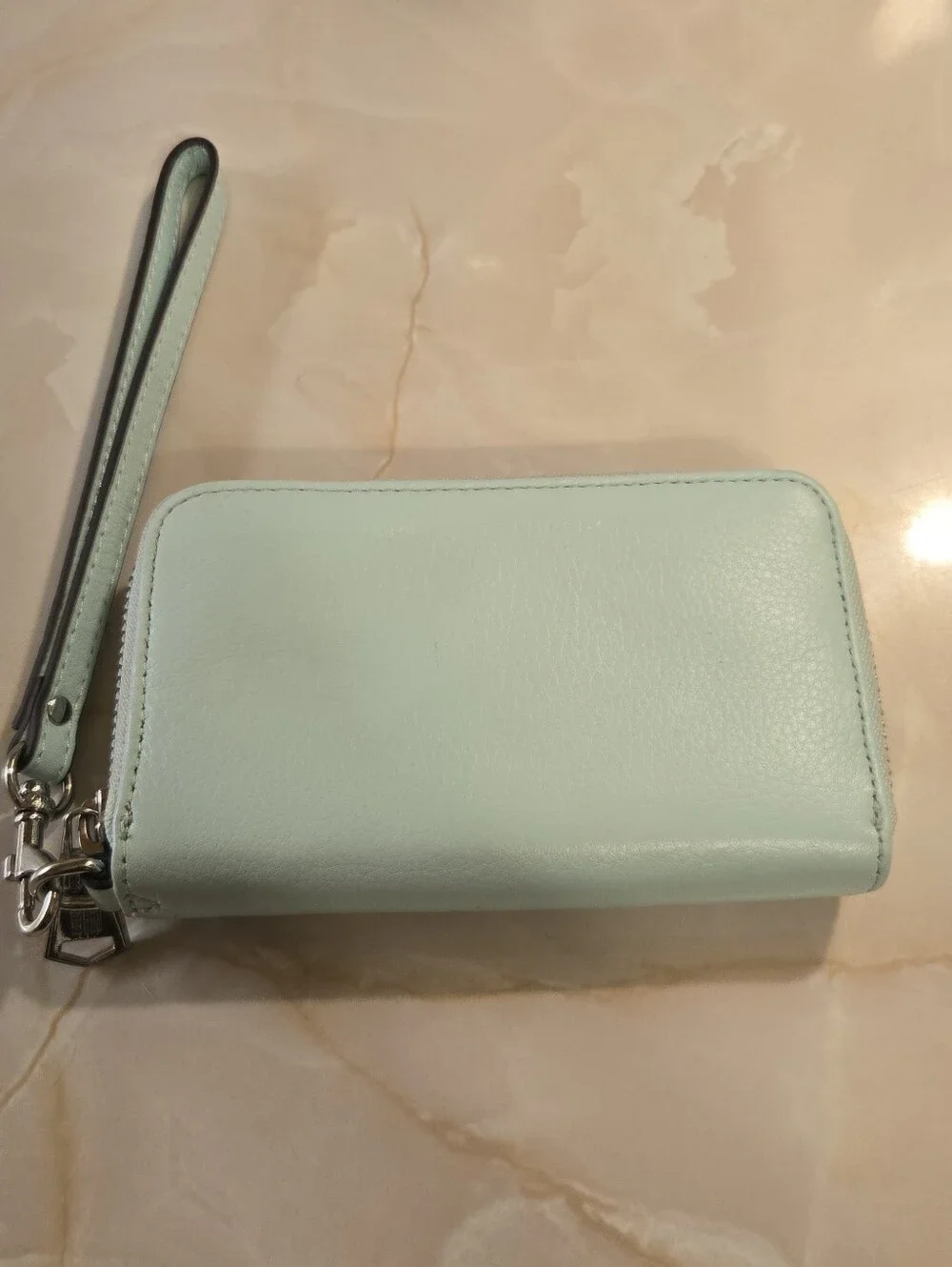 GUC! Aimee Kestenberg Dixon Leather Zip Around Wristlet Wallet – Mint Green
